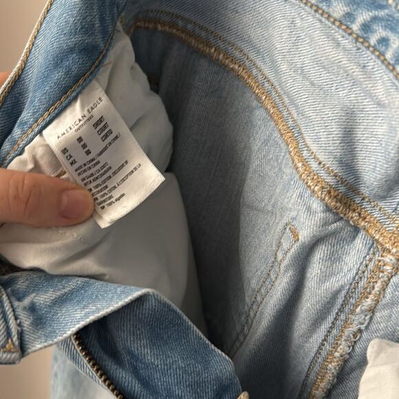 American Eagle Distressed Light Blue High Rise Mom Jean - Picture 7 of 7